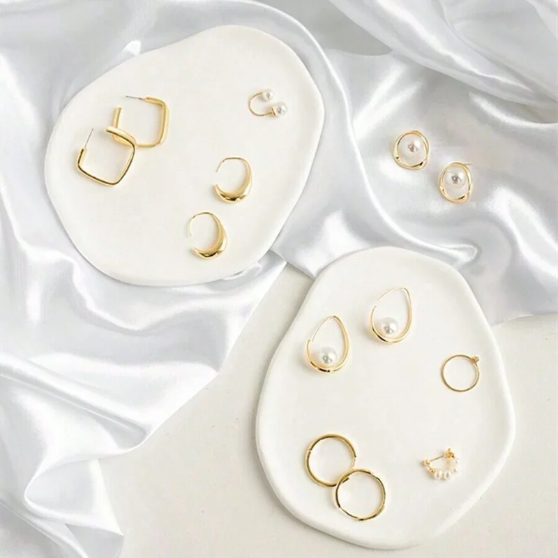 Travertine Tray Oval - 1PC エレガントなホワイトジュエリートレイリングイヤリングネックレスブレスレットの整理に最適耐久性のあるスタイリッシュなジュエリー収納 ﻿ トレイ